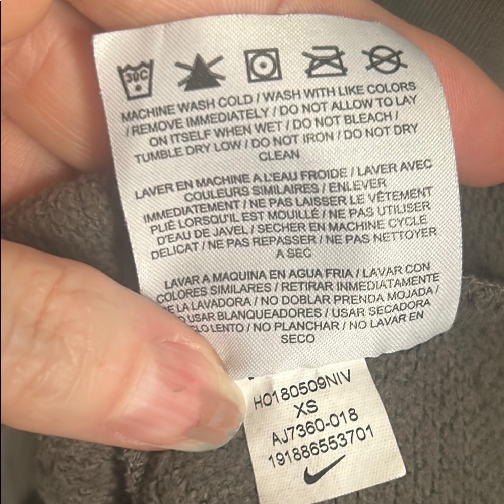Nike Women's Logo Gray Long Sleeve Crewneck Sweatshirt Athletic Loungewear - Picture 9 of 10